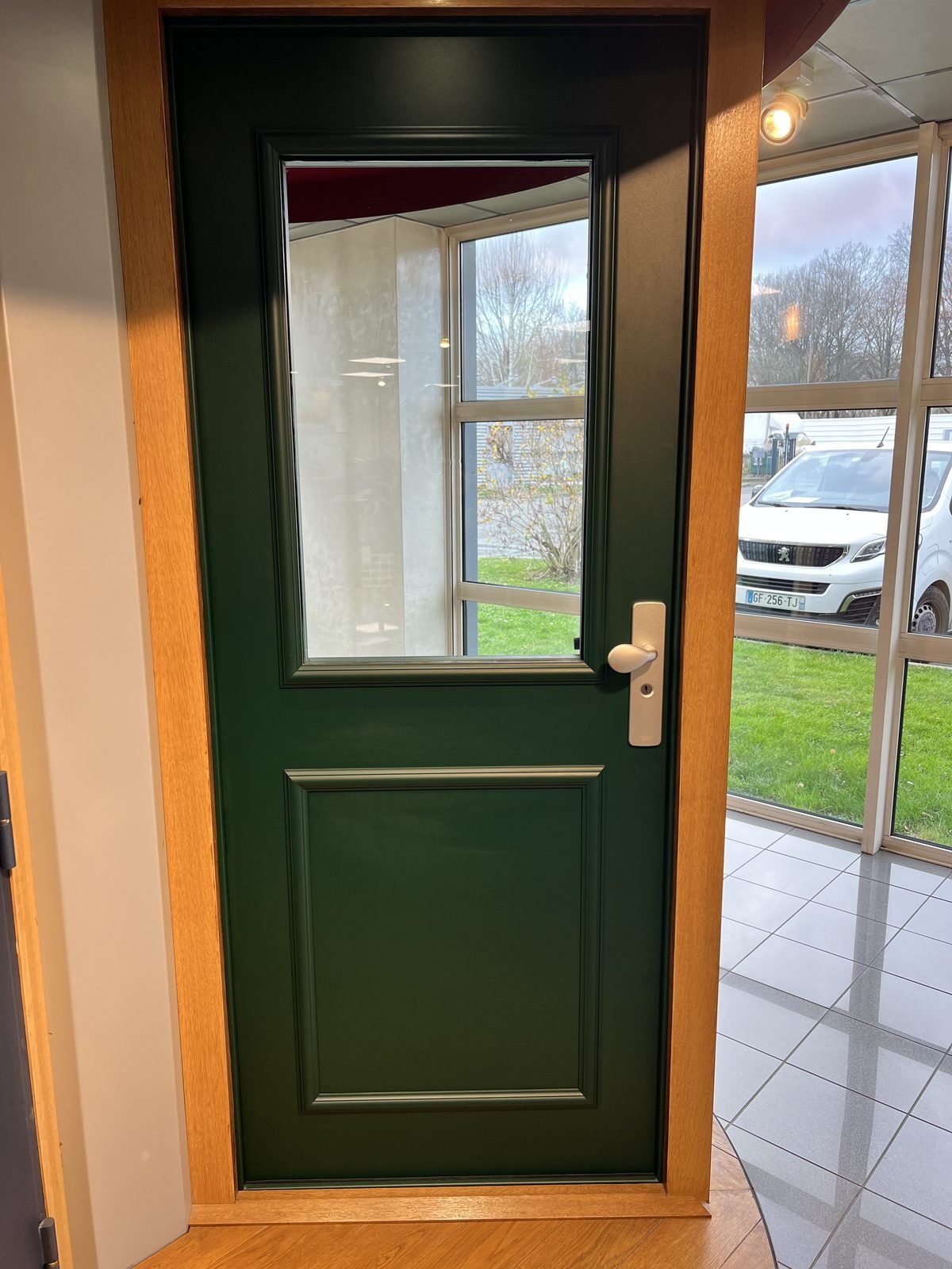 Porte blindée blanche Recto Verso Plus, serrure 7 points A2P BP3, posée par Les Artisans Français dans le Val-d'Oise