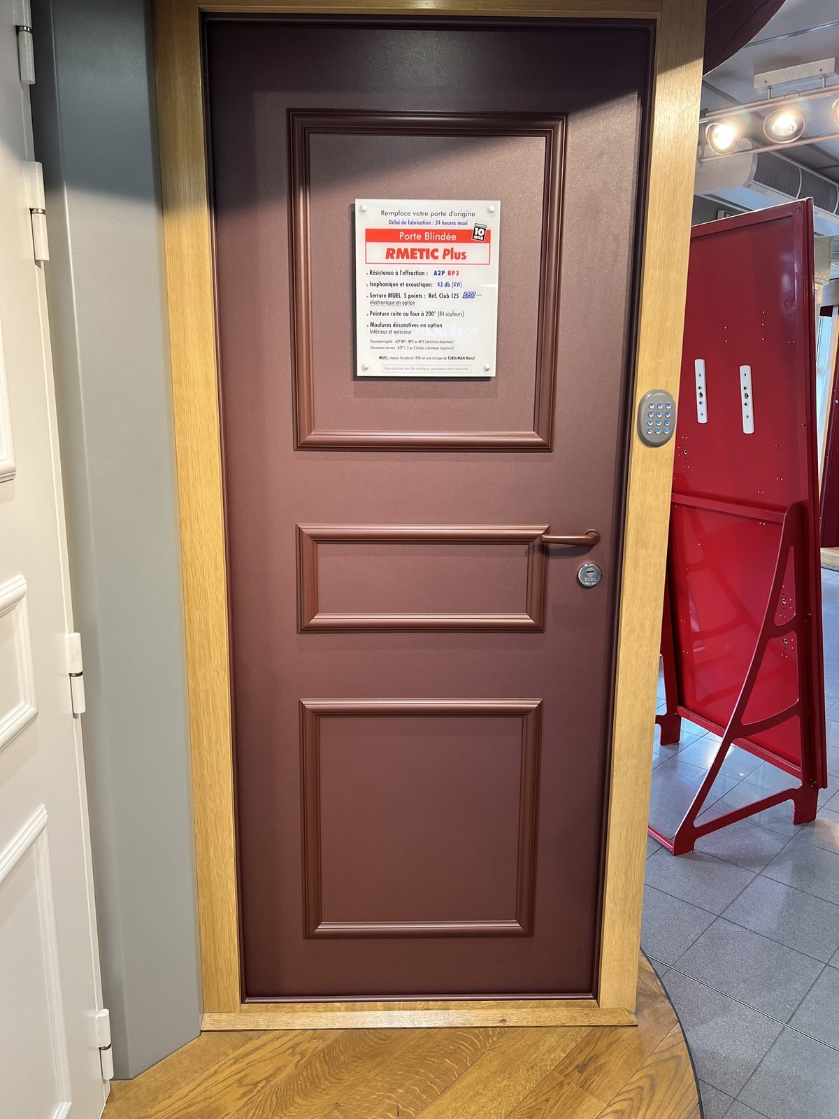 Porte blindée RMETIC Plus bordeaux, 43 dB isolation phonique, serrure 5 points