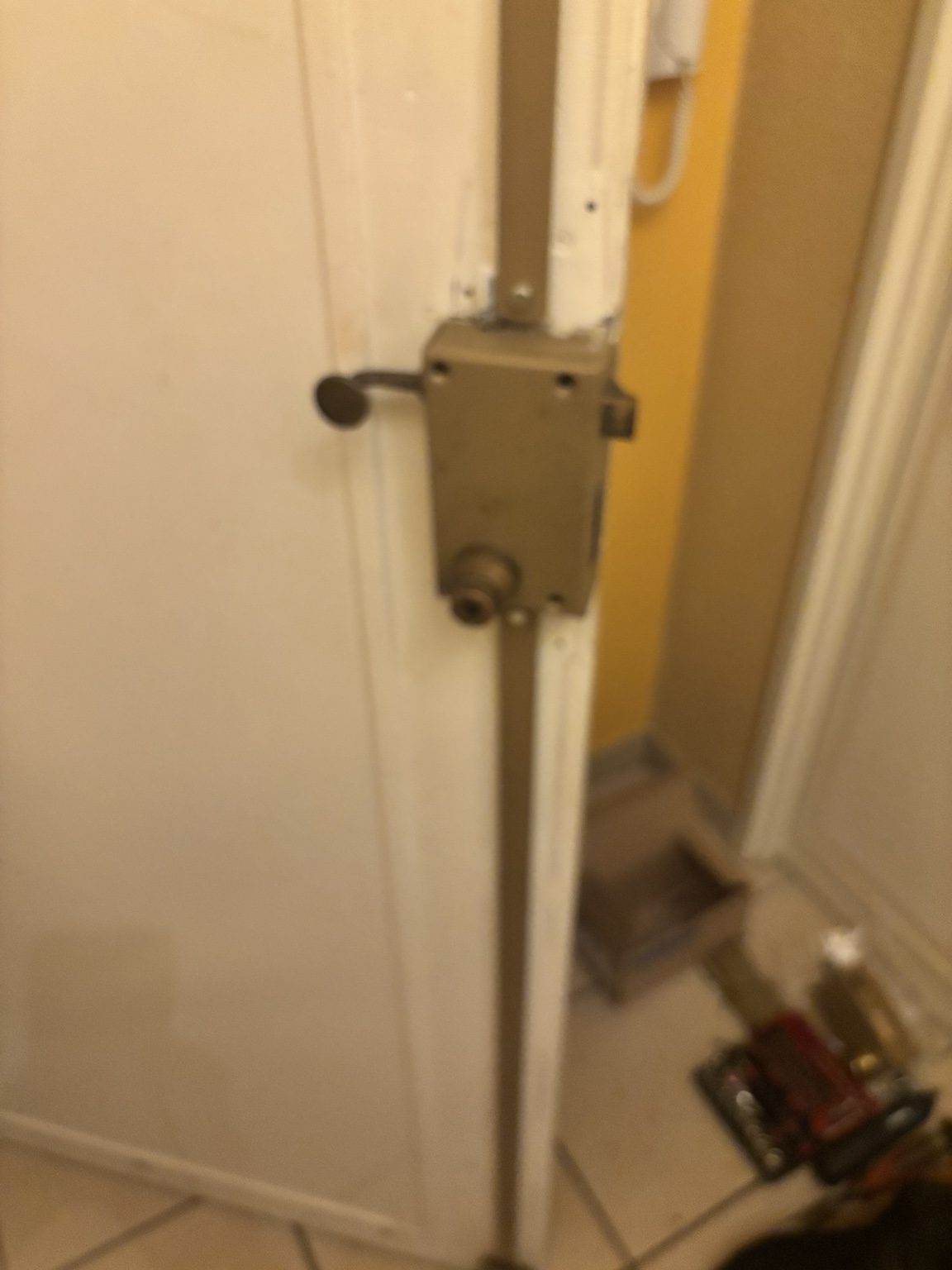 Dépose ancienne serrure sur porte blindée à Sannois