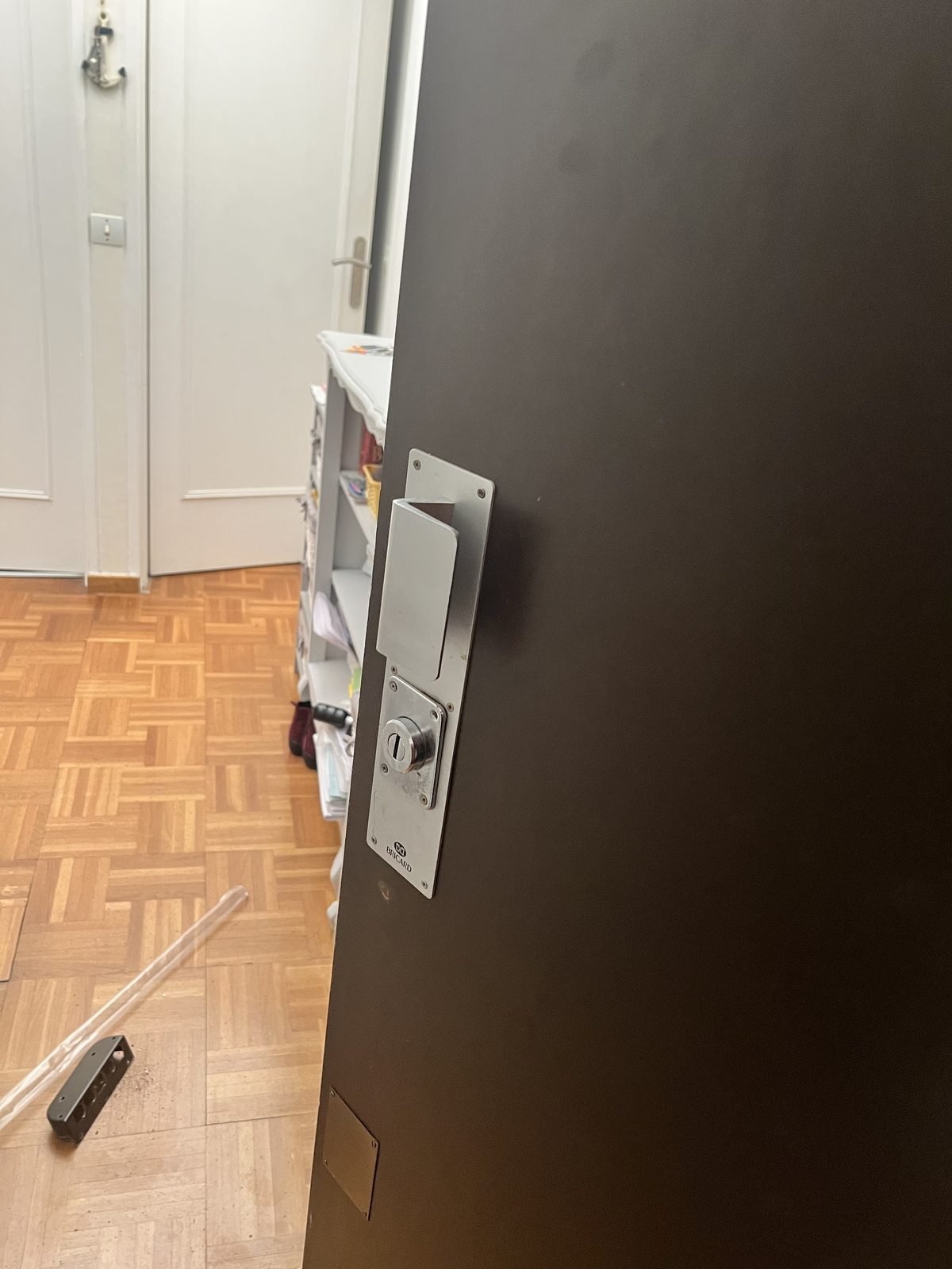 Serrure Bricard haute sécurité installée sur porte palière par Les Artisans Français