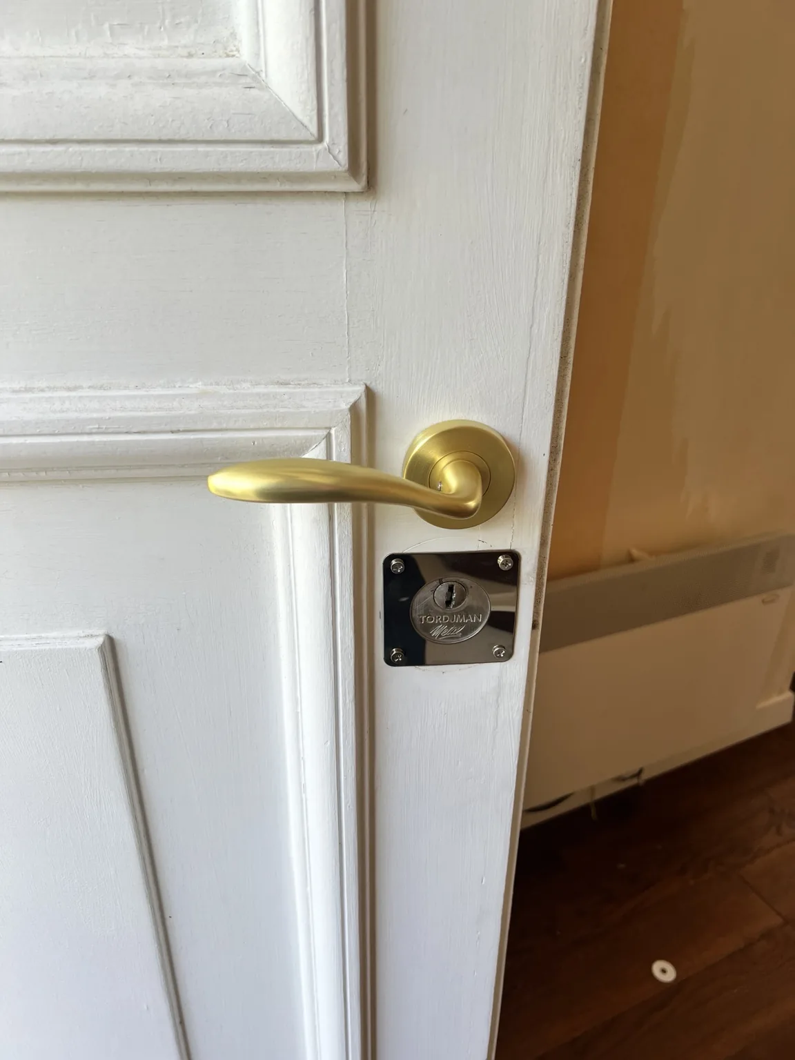 Installation d’une serrure carénée haute sécurité